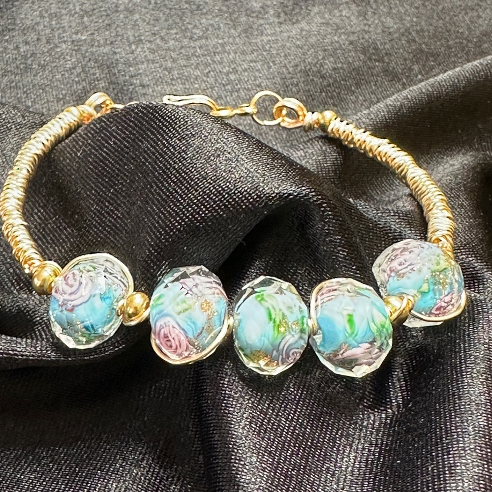Elegant Gold and Blue 3D effect Crystal Beaded Bracelet